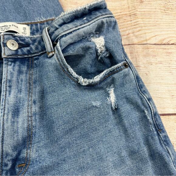Abercrombie & Fitch Curve Love the Skinny High-Rise - DISTRESSED - Picture 5 of 9